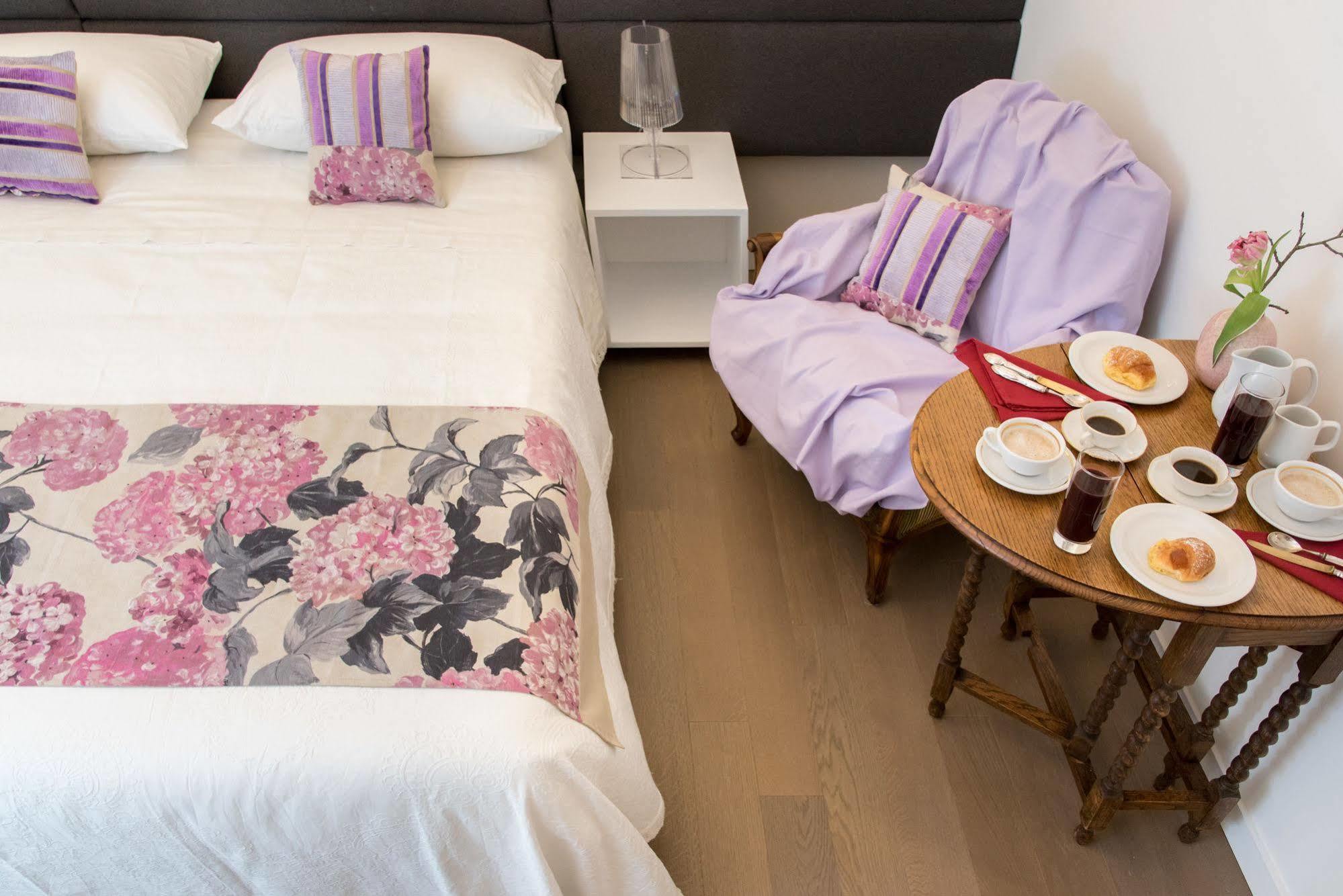 Approdo Ripetta Bed & Breakfast Рим Екстериор снимка