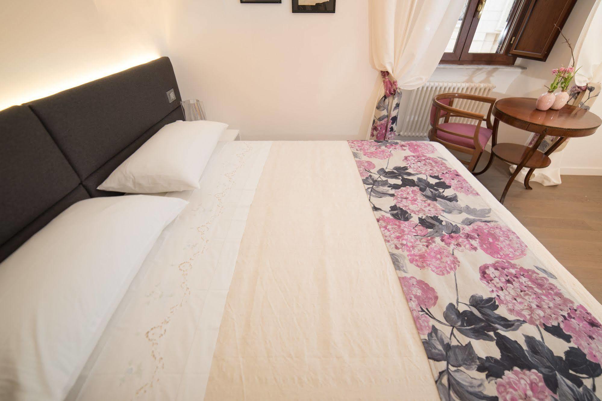 Approdo Ripetta Bed & Breakfast Рим Екстериор снимка